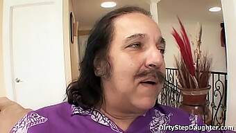 Ron Jeremy Menikmati Pengalaman Yang Menyenangkan Dengan Anak Tiri Remajanya, Lynn Love.