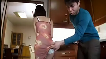 日本妈妈给继子的朋友...