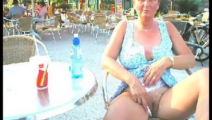 Olgun Milf Ev Yapımı Resimlerde Yaramaz Oluyor