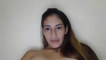 Pamelita Ricota, 19-Letna Latina, Je Videti Na Skypu V Tem Porno Videu