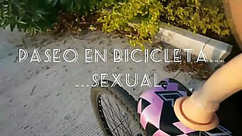 Motociclista Peituda É Fodida Em Uma Viagem De Bicicleta Sexual