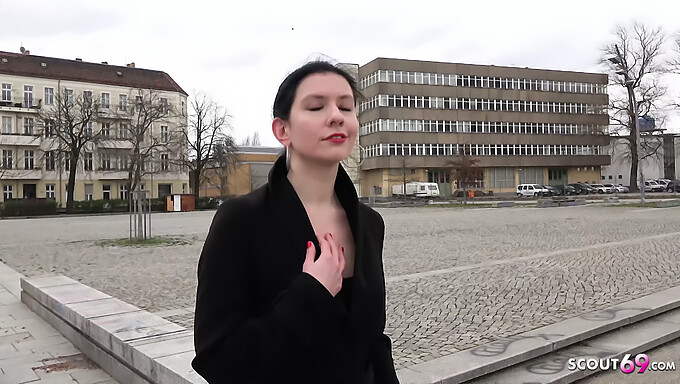 Eine Deutsche Kunststudentin Anna Bekommt Analcasting Und Schwanzgespräch