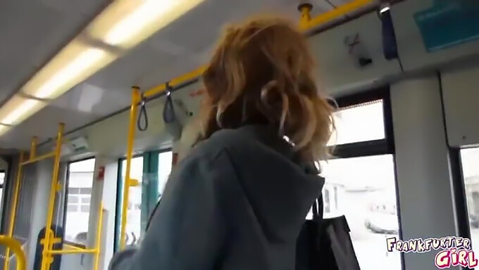 Alman Halkı Frankfurt Tramvayında Mastürbasyon Yapıyor