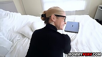 Milf With Huge Ass Gets Fucked In Her Living Room