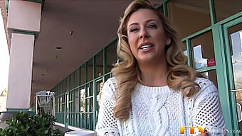 A Incrível Sessão De Masturbação Da Milf Cherie Deville